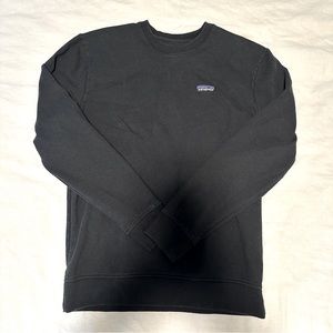 Patagonia men’s black crew neck sweatshirt